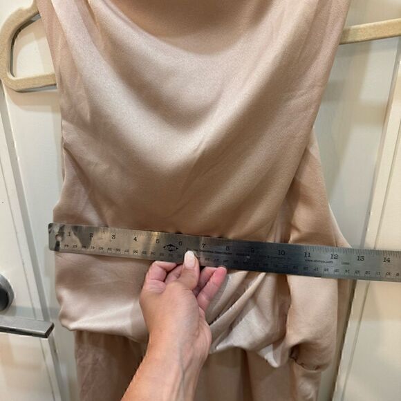 Elegant Sleeveless Cream Dress - Picture 8 of 8